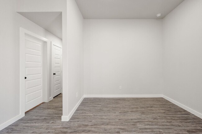 Building Photo - Pre-leasing for July in Bell Farms!