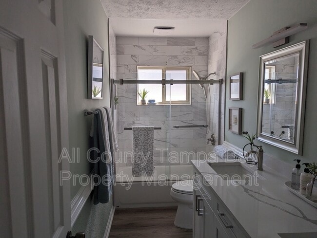 Building Photo - 3931 Venetian Way
