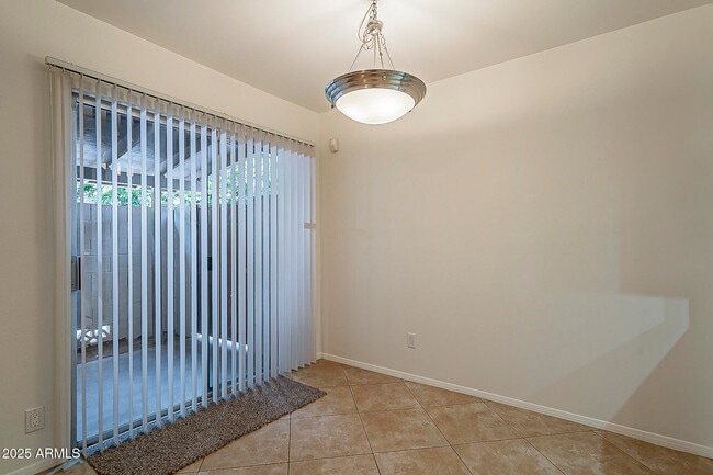 Building Photo - 1023 N 84th Pl