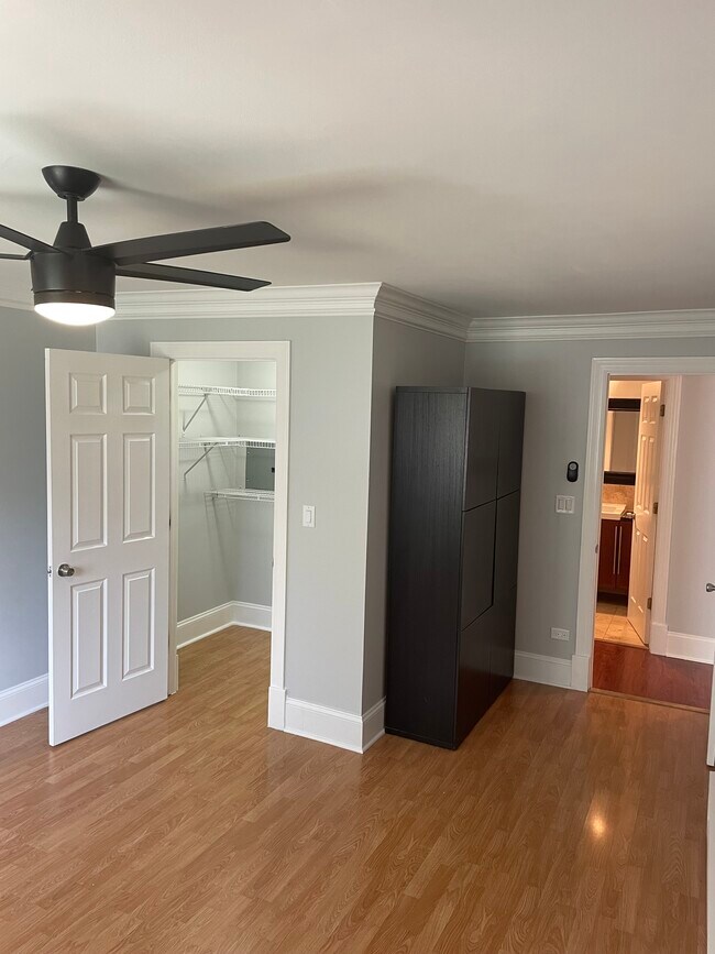 Building Photo - 16W535 79th St