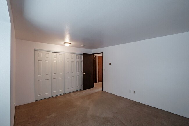 Building Photo - 415-01 Krasilovsky