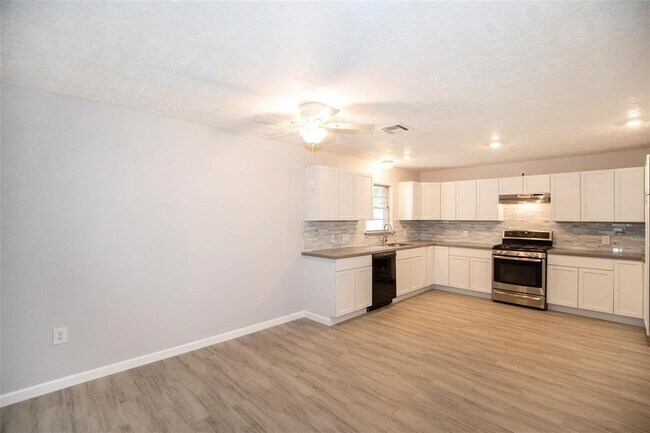 Building Photo - 10214 Tolman St