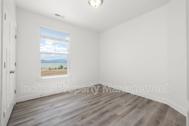 Building Photo - 547 N 360 W