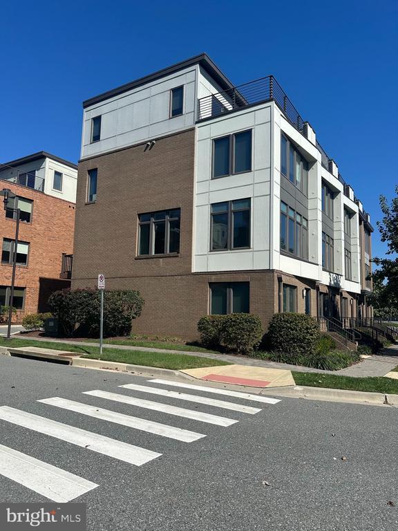 Building Photo - 8051 Tribeca St