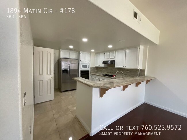 Building Photo - Upgraded Town Home 3BR/2.5BA  Great Locati...