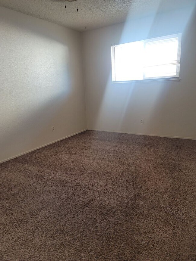 Building Photo - SHE330