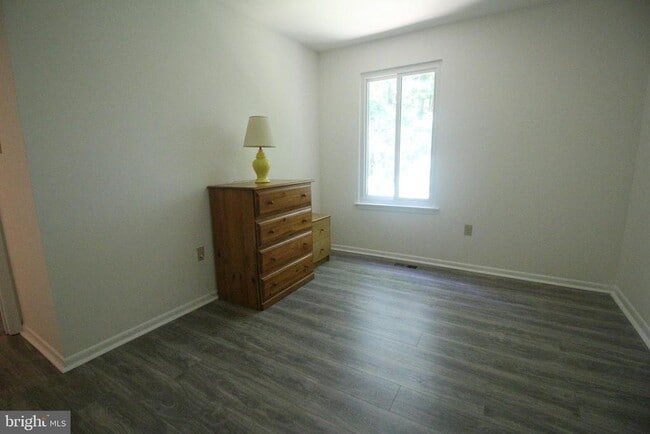 Building Photo - 7843 Briardale Terrace