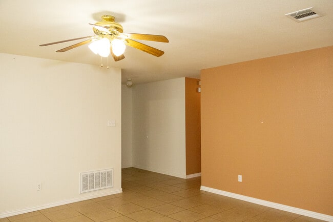 Building Photo - 1613 Apollo Cir