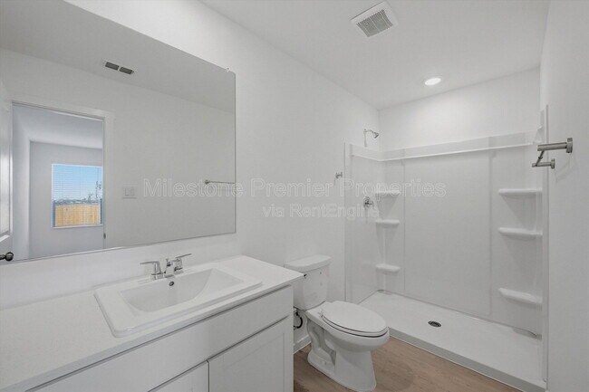 Building Photo - 3719 Longleaf Dr