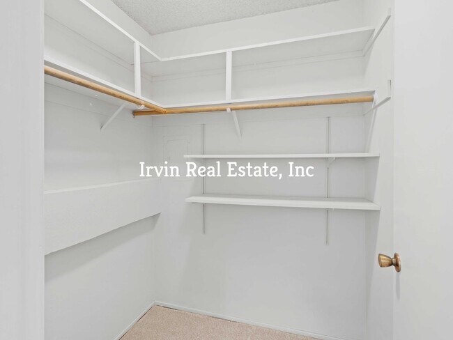 Building Photo - 2728 Oak Rd