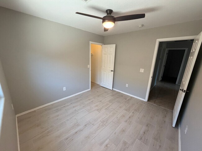 Building Photo - 11206 W Chase Dr
