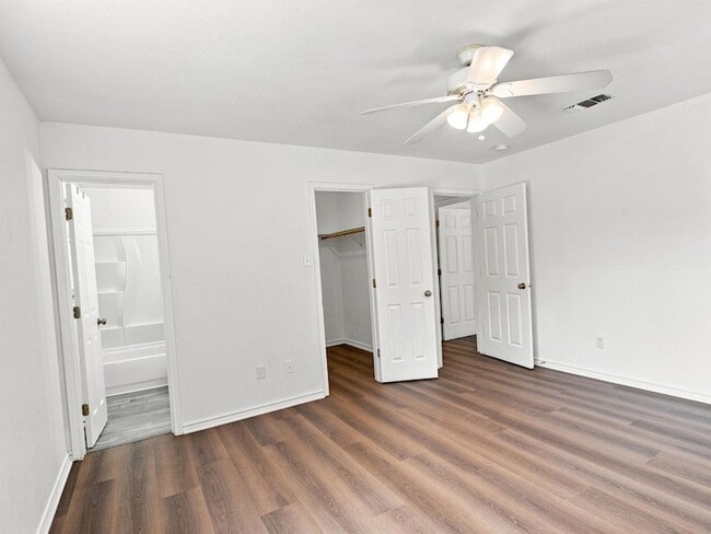 Building Photo - 1303 Lovers Ln