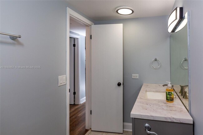 Building Photo - 9180 W Bay Harbor Dr
