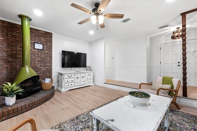 Building Photo - 1726 Greenwood Cir