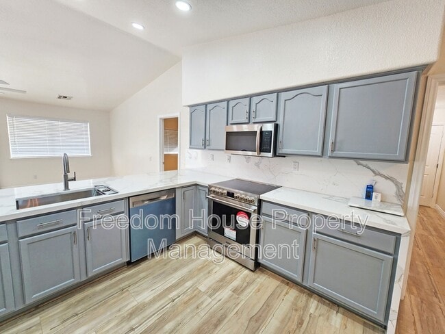 Building Photo - 3741 Malibou Ave