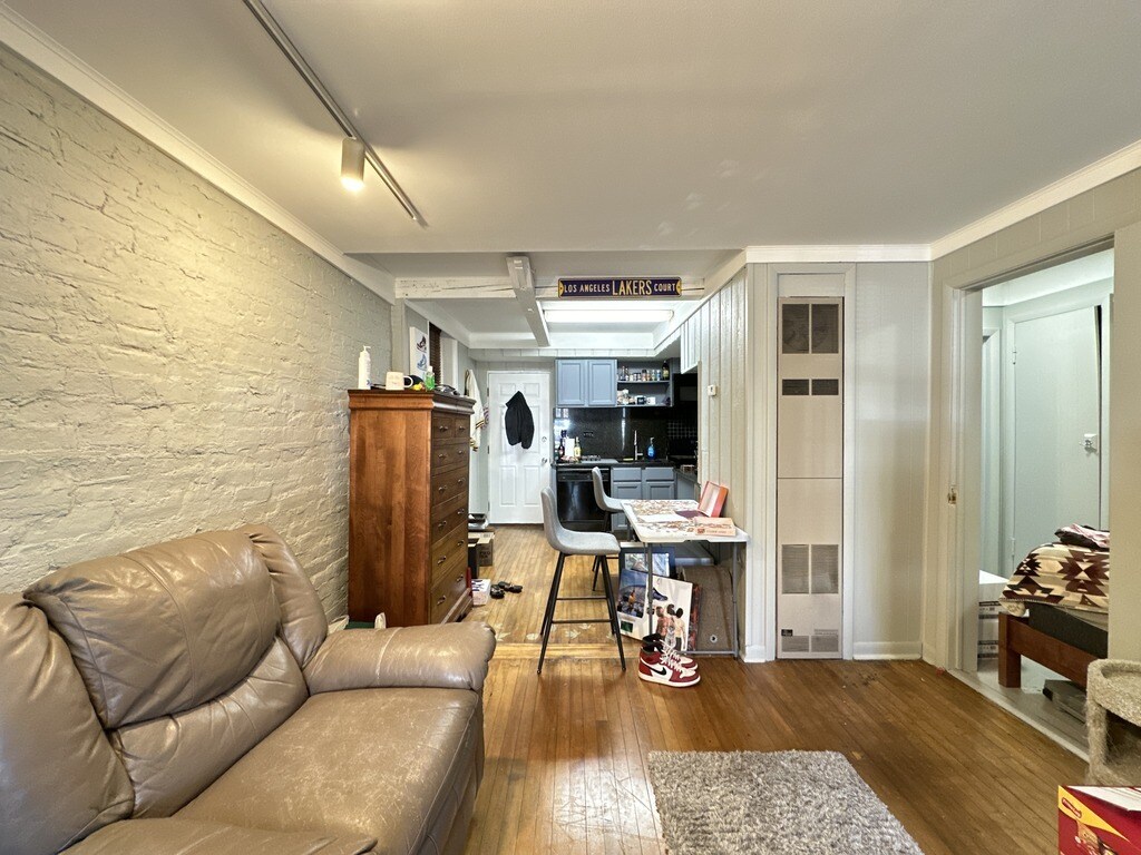 Building Photo - 2141 W Webster Ave