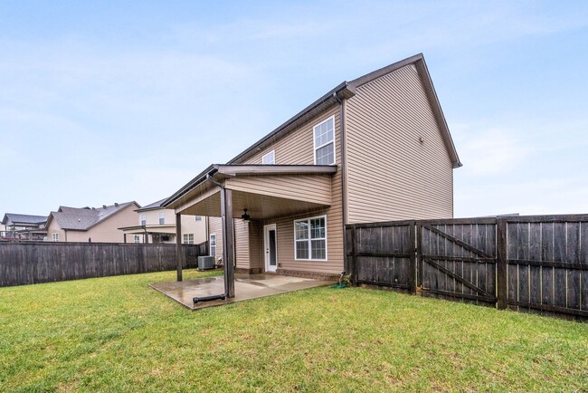 Building Photo - Beautiful Large Home on Dead End Street in...