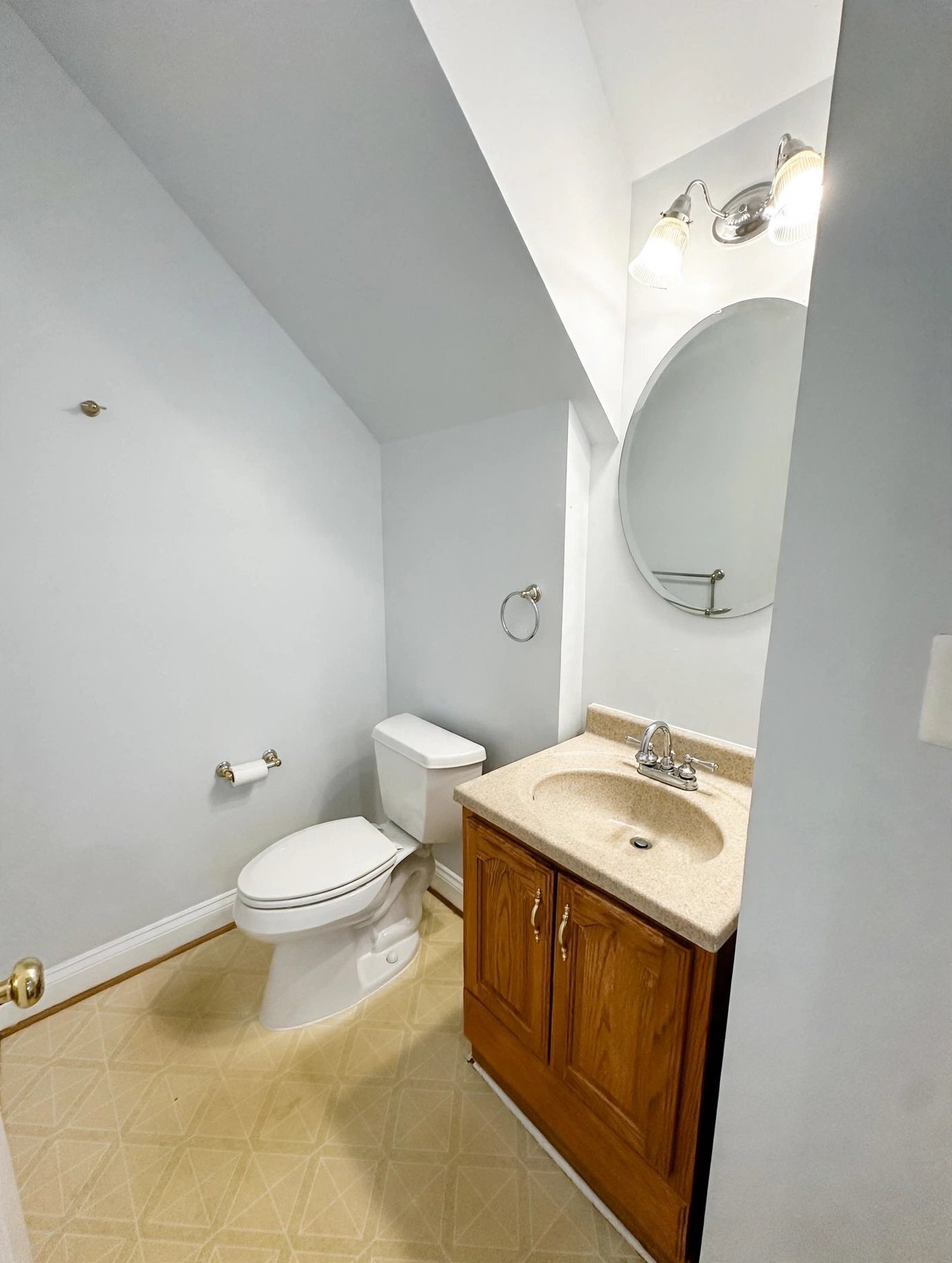 Building Photo - 2749 Middle Neck Rd