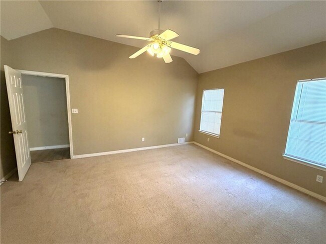 Building Photo - 2076 Willow Oak Dr