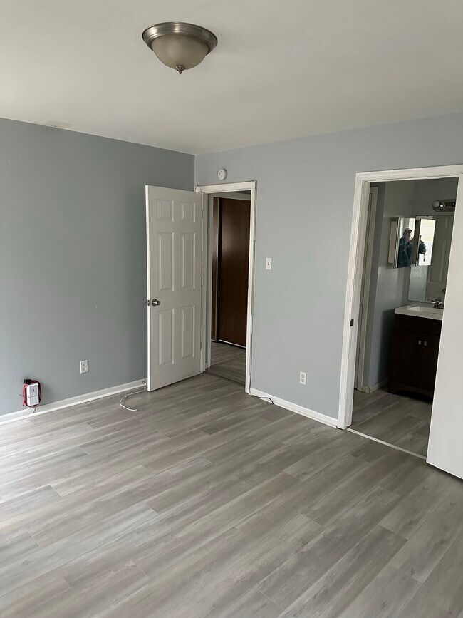 Building Photo - 1116 Laredo Ave