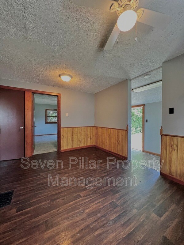 Building Photo - 504 Martin St