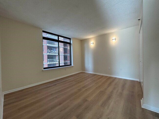 Building Photo - 759 2nd St