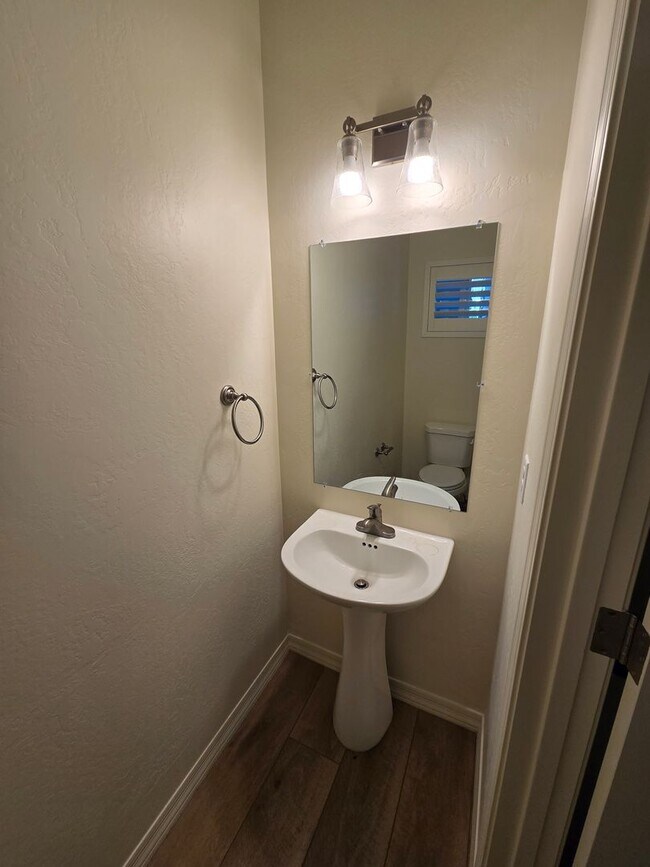 Building Photo - Beautiful, Newly-Built, Townhouse w/A/C & ...