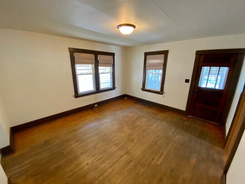Building Photo - 780 Hillview Ave
