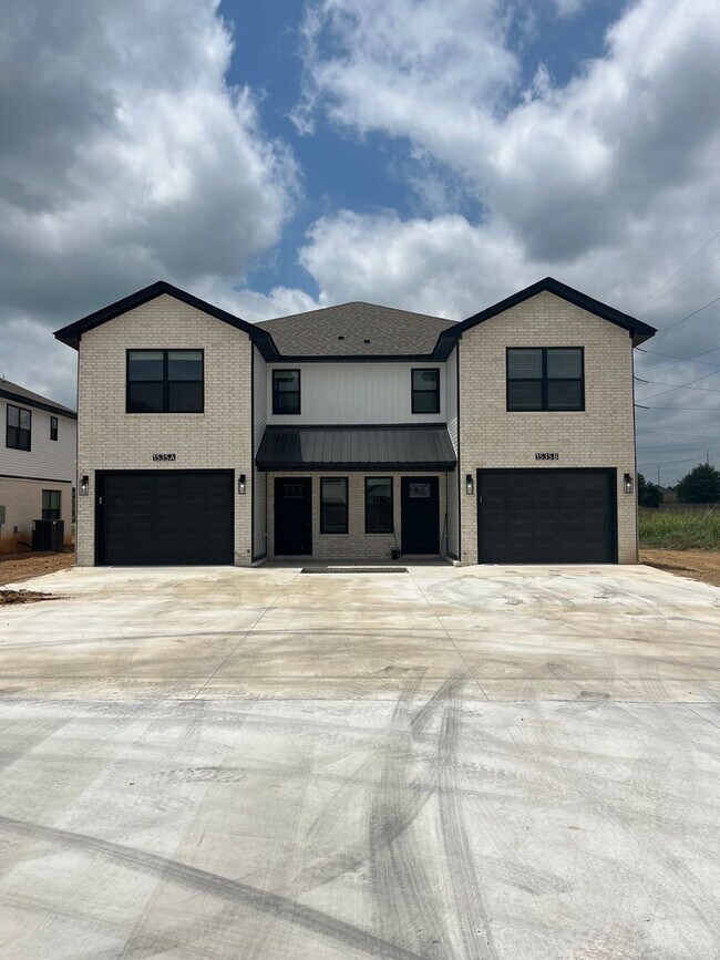 Building Photo - COX-NORTHRIDGE DR-2