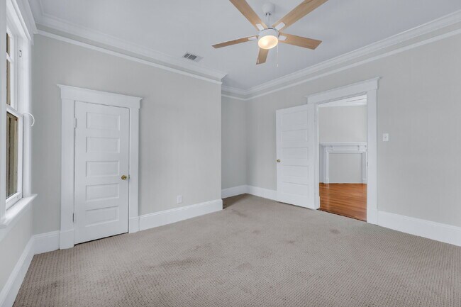 Building Photo - Cozy craftsman bungalow on Seiler Ave