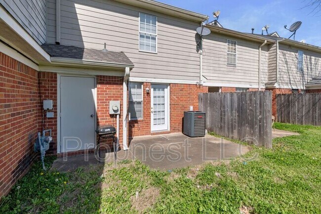 Building Photo - 7322 Perrin Cove