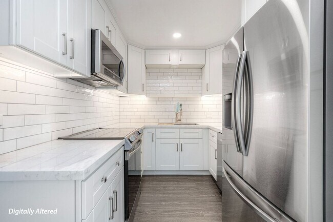 Building Photo - Updated 2-bedroom 2-bath condo in North Park!