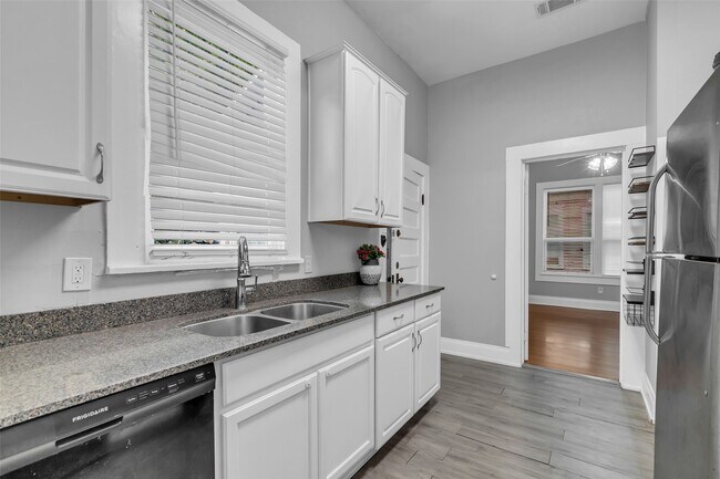 Building Photo - 4303 McKinney St