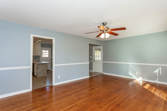 Building Photo - 3405 Melrose Dr
