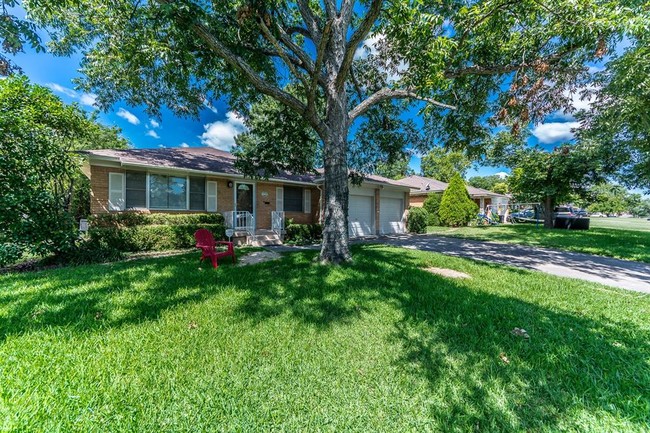 Primary Photo - 2335 Wildoak Dr