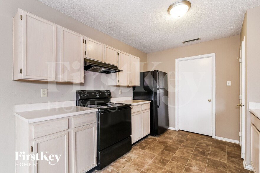 Building Photo - 6601 Black Antler Dr