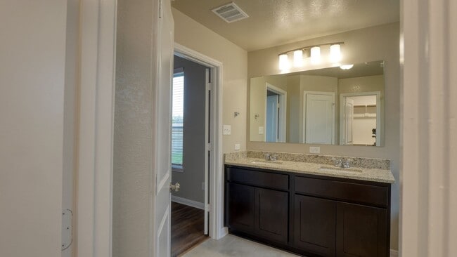 Building Photo - Spacious Single-Family Home Available Now!