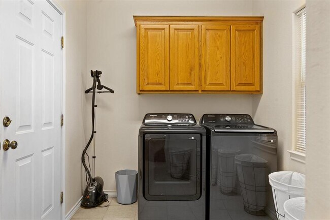 Building Photo - 104 Kings Way