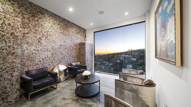 Building Photo - 1623 Viewmont Dr