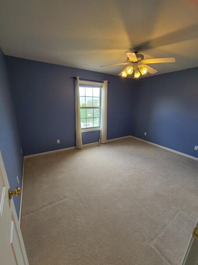 Building Photo - 5 Bedroom 2 and 1/2 bathrooms located in Cherry Hills Subdivision! Available Now!