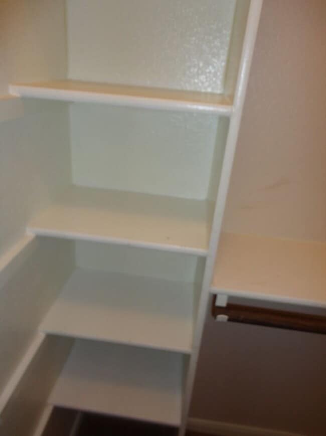 Building Photo - Nice 4 bedroom house close to down town!