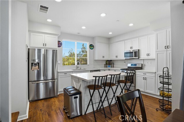 Building Photo - 609 Savi Dr