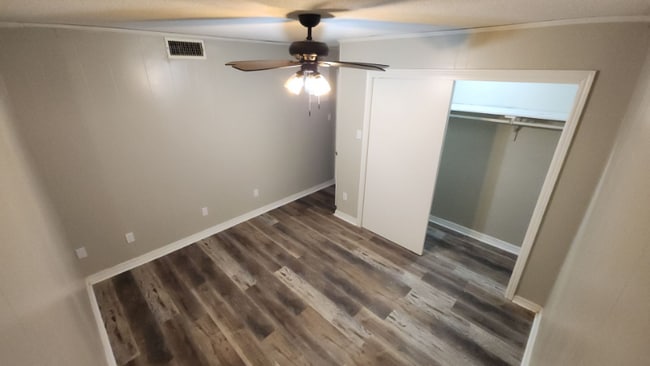 Building Photo - 1910-1911 S El Paso Ave