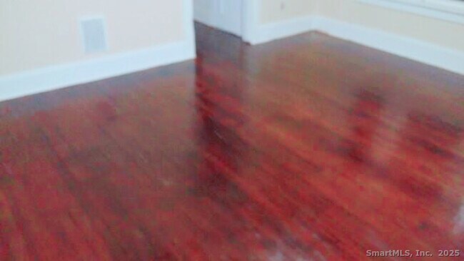 Building Photo - 70 Ford Pl