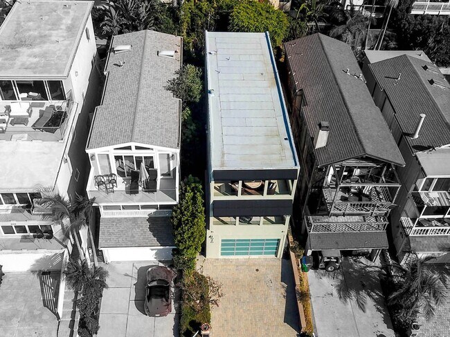 Building Photo - Gorgeous Contemporary Hilltop Laguna Beach Home - PANORAMIC OCEAN & CATALINA VIEWS!