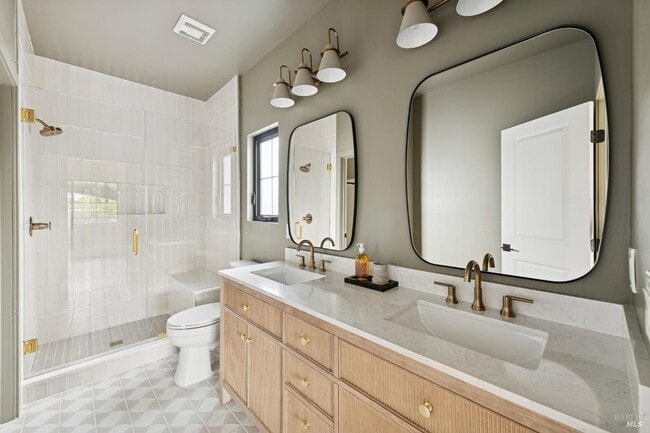 Building Photo - 735 Hunt Ave