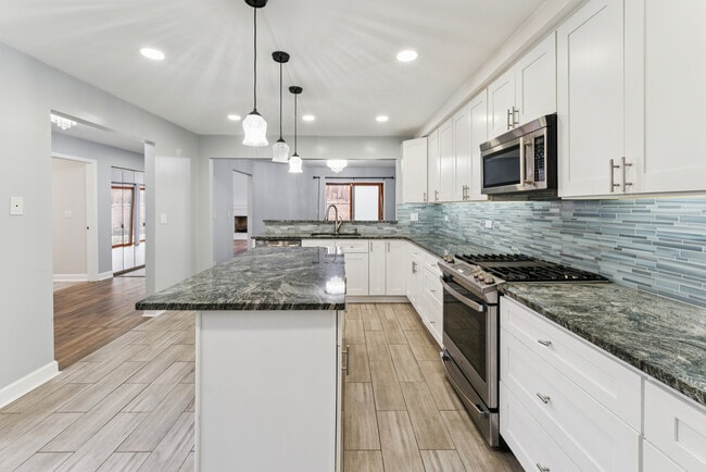 Building Photo - 310 Spring Creek Cir