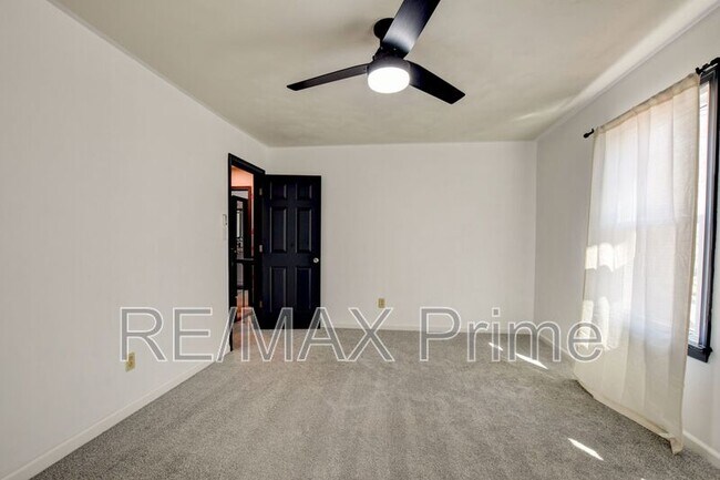 Building Photo - 412 Saddle Ct