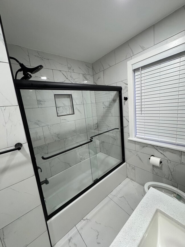 Building Photo - 896 Webster Ln