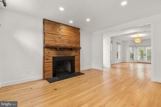 Building Photo - 405 Tschiffely Square Rd